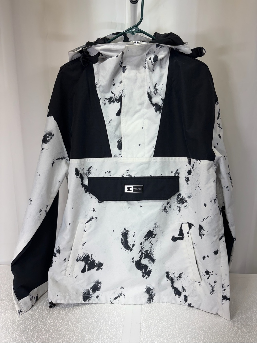 DC Hooded Pullover Rain Anorak in Black and White Splatter 4167